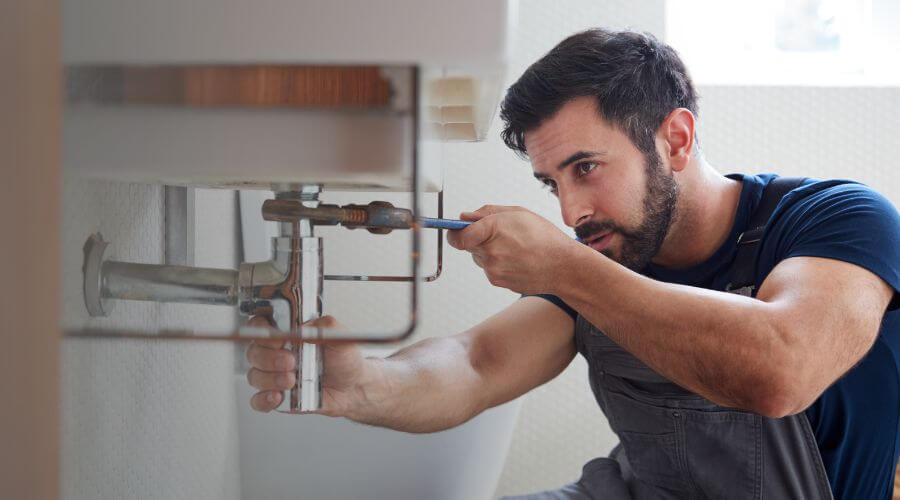 Faucet aerator cleaning/replacement in Bard, NM